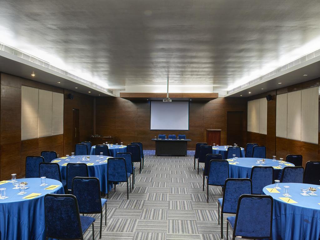 คลับ มาฮินดรา มาดิเครี คูร์ก Hotel ภายนอก รูปภาพ